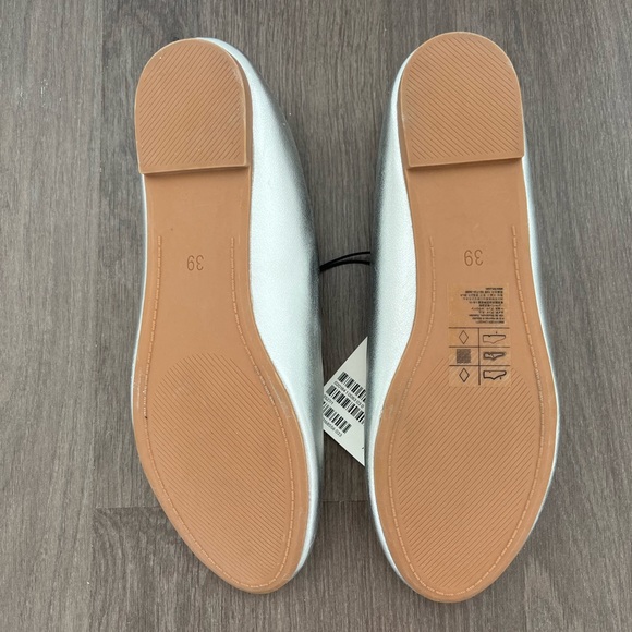 Silver H&M ballet flats circa 2017 - Picture 2 of 4